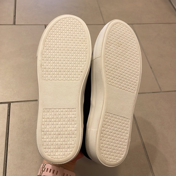 Black Sneakers - Picture 4 of 4